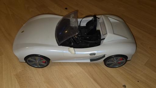 Buy & Sell Upper Holloway North London - Photos for Rainbow High Colour Changing Car