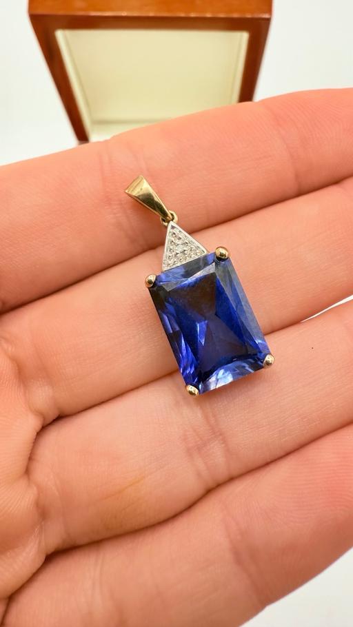 Buy & Sell Harrow on the Hill North West London - Photos for Heavy 9ct Gold Sapphire and Diamond Pendant
