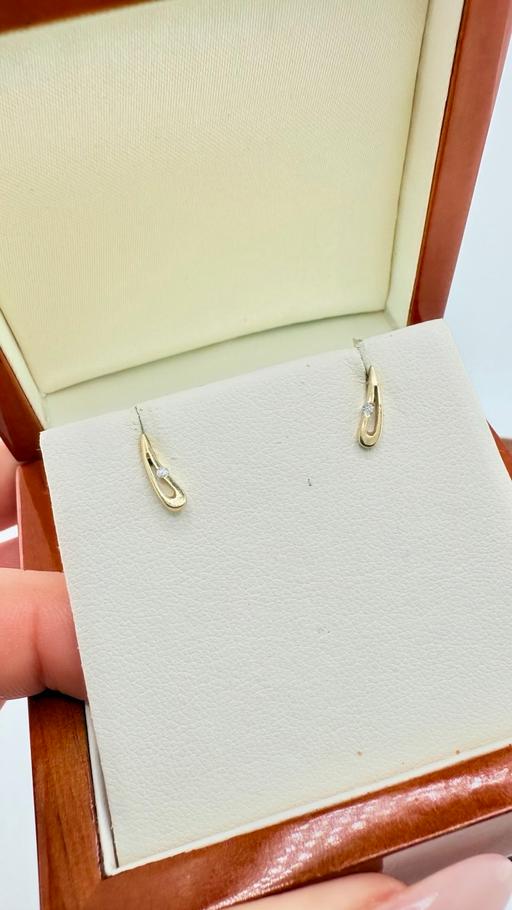 Buy & Sell Harrow on the Hill North West London - Photos for Extremely Fine 9ct Gold Diamond Earrings