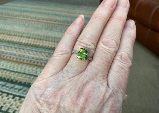 Buy & Sell West Halton North Lincolnshire - Photos for 9ct gold natural peridot and diamond ring