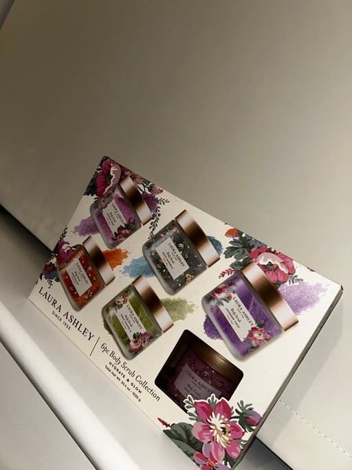 Buy & Sell Kirkby Knowsley - Photos for Laura Ashley gift set