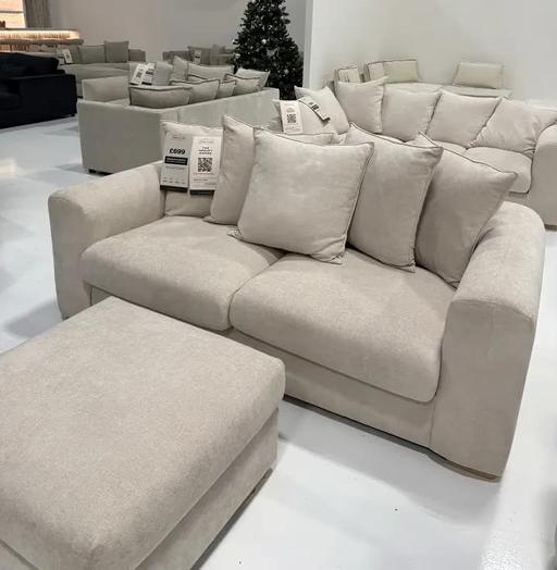 Buy & Sell Barbican Central London - Photos for Brand new 3+2 Seater Sofa Set With Pouffe