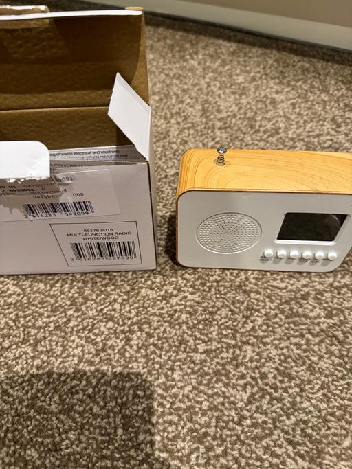 Buy & Sell New Eltham South East London - Photos for Brand new small radio