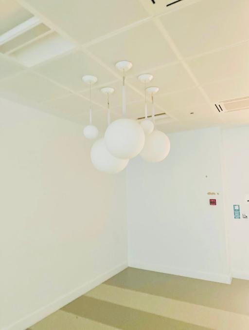 Buy & Sell Chafford Hundred Thurrock - Essex - Photos for Modern 6 Globe Pendant Light