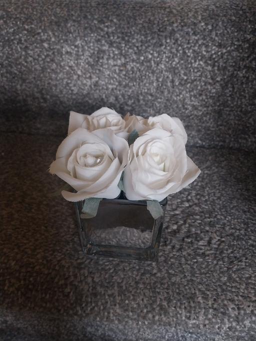 Buy & Sell Essington Wolverhampton - Photos for Artificial Roses in Mirrored Pot