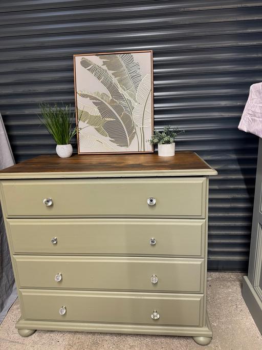 Buy & Sell Hoobrook Wyre Forest - Photos for Olive green pine chest of drawers 💚