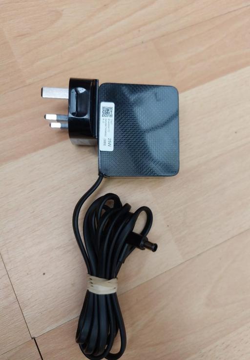 Buy & Sell Wolverhampton West Midlands - Photos for Genuine SAMSUNG 14V Charger A2514MPNL BN44-00