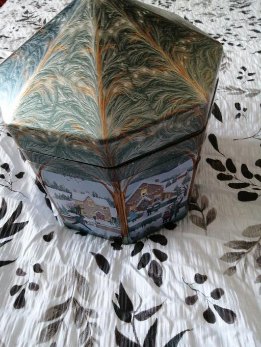 Buy & Sell Wednesfield Wolverhampton - Photos for Empty musical rotating light biscuit tin