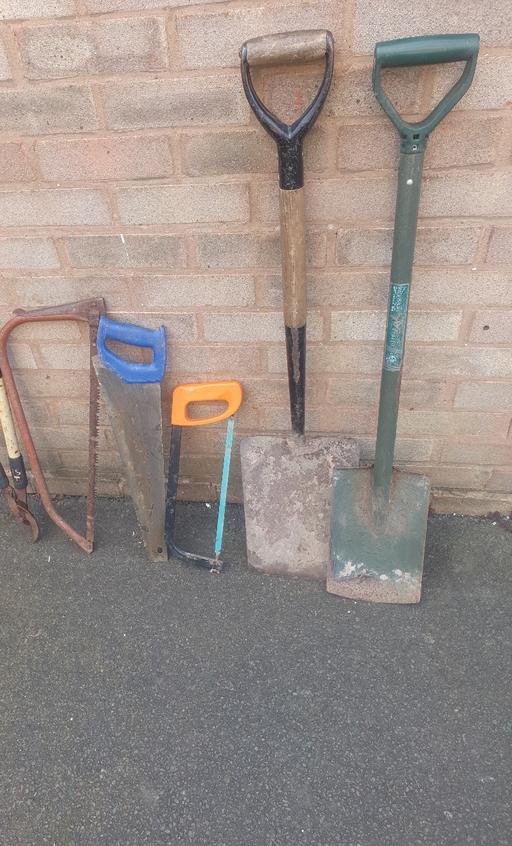 Buy & Sell Pensnett Dudley - Photos for Gardening Tools - 2 Spades, Saws & Hacksaw 