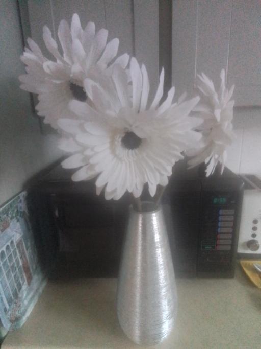 Buy & Sell Streetly Walsall - Photos for NEW VASE WITH 4 SILK FLOWRS