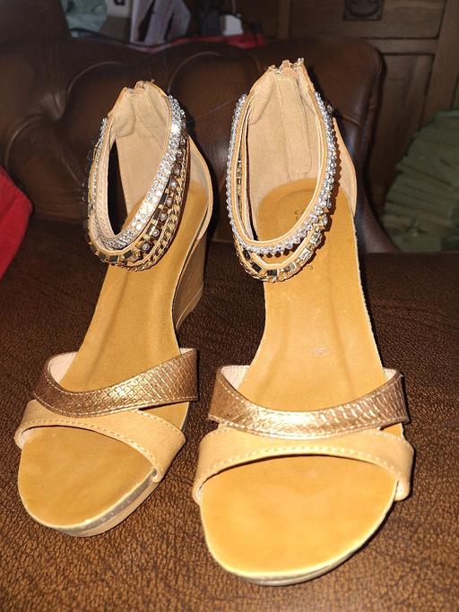 Buy & Sell Ettingshall Park Wolverhampton - Photos for Size 4 Wedge Shoes