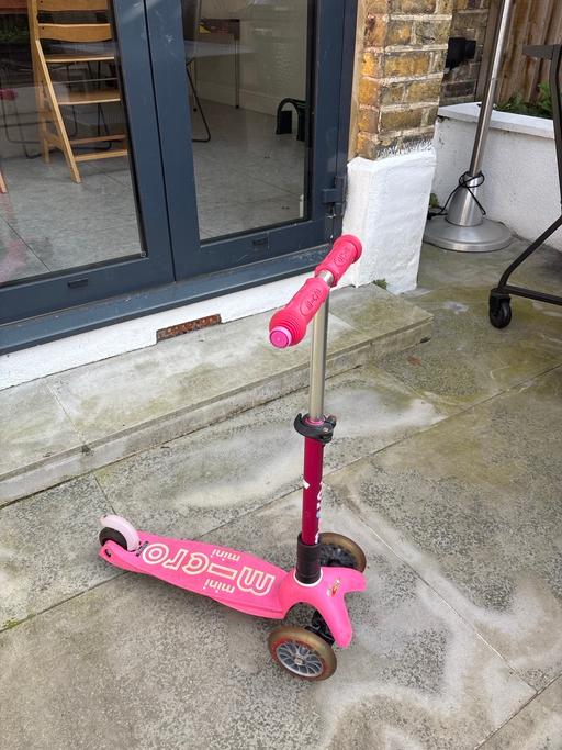 Buy & Sell Herne Hill South East London - Photos for Pink Micro scooter