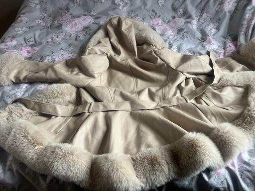 Buy & Sell Peterborough City Centre Peterborough - Photos for Women’s Glamdoll Beige Faux Fur hooded coat