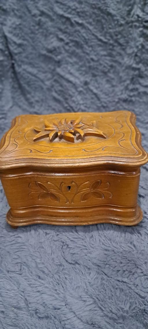 Buy & Sell Sutton Coldfield Birmingham - Photos for Vintage carved wooden musical box