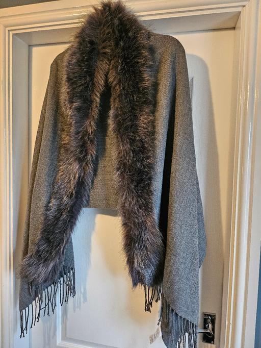 Buy & Sell Penn Fields Wolverhampton - Photos for Beautiful Quiz shawl ONE SIZE