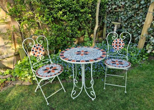 Buy & Sell Bulbourne Dacorum - Photos for Mosaic Table & Chairs