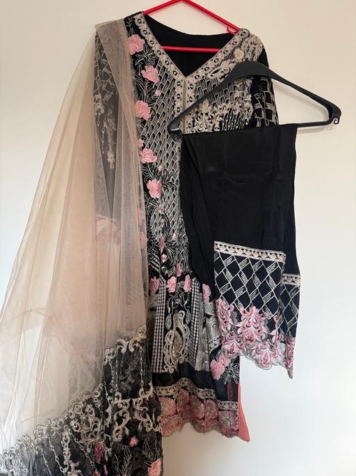 Buy & Sell Dewsbury Moor Kirklees - Photos for Black & Pink Embroidered Chiffon 3 Pc Suit M