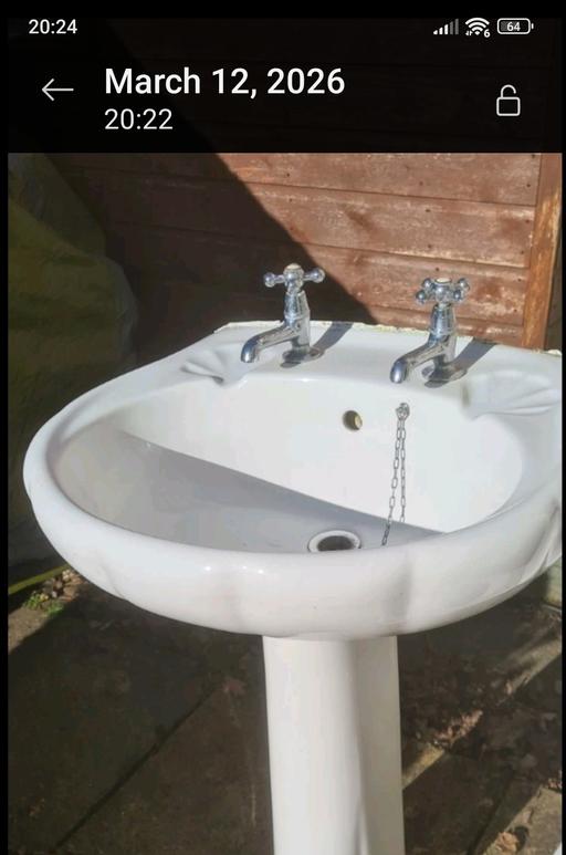 Buy & Sell Dudley West Midlands - Photos for scalloped shell bathroom sink and pedestal