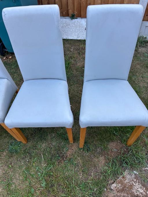 Buy & Sell Havering East London - Photos for Oak table and 6 chairs