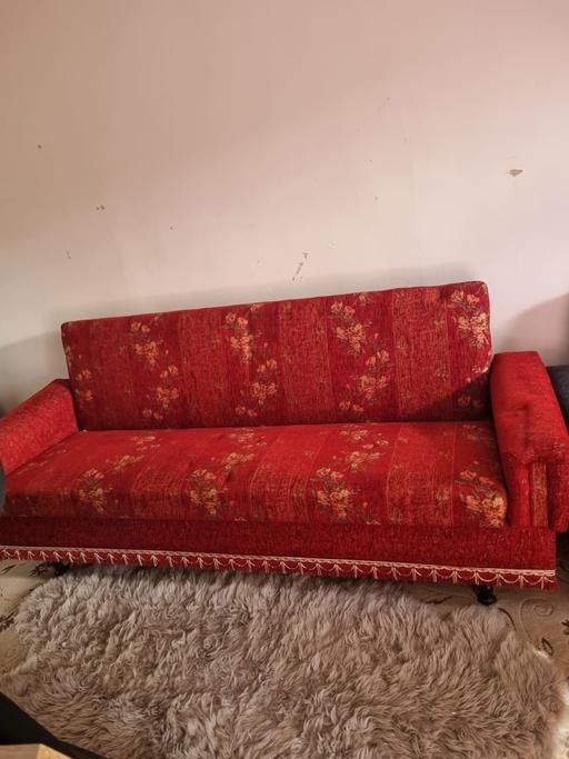 Buy & Sell Darlaston Walsall - Photos for Red Settee