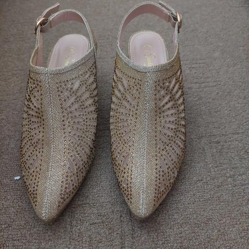 Buy & Sell Lyng Sandwell - Photos for Ladies gold sandals