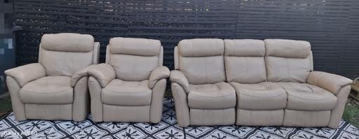 Buy & Sell Wednesfield Wolverhampton - Photos for Beige Leather Power Recliner Sofas..3+1+1