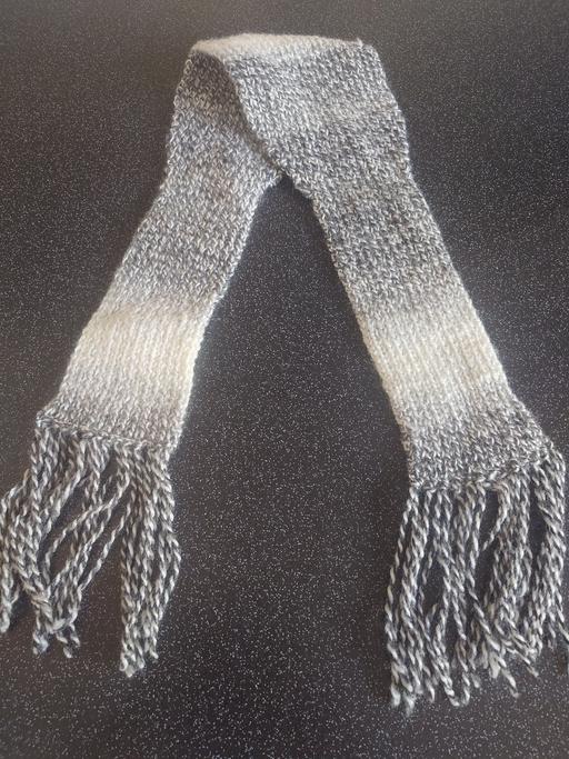 Buy & Sell Woodthorpe Charnwood - Photos for Girls grey hand-knitted scarf