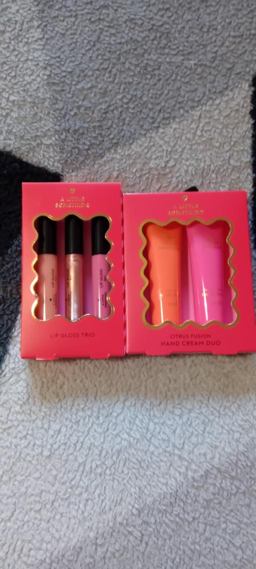 Buy & Sell Bilston Wolverhampton - Photos for brand new lip glosses and hand cream