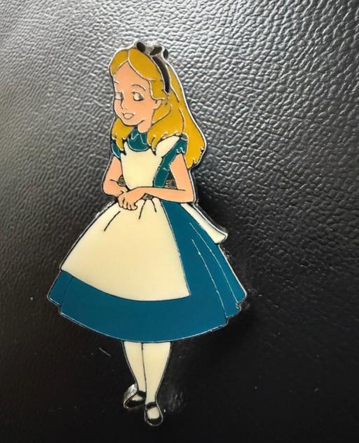 Buy & Sell Sudbury North West London - Photos for Alice in Wonderland enamel pin badge