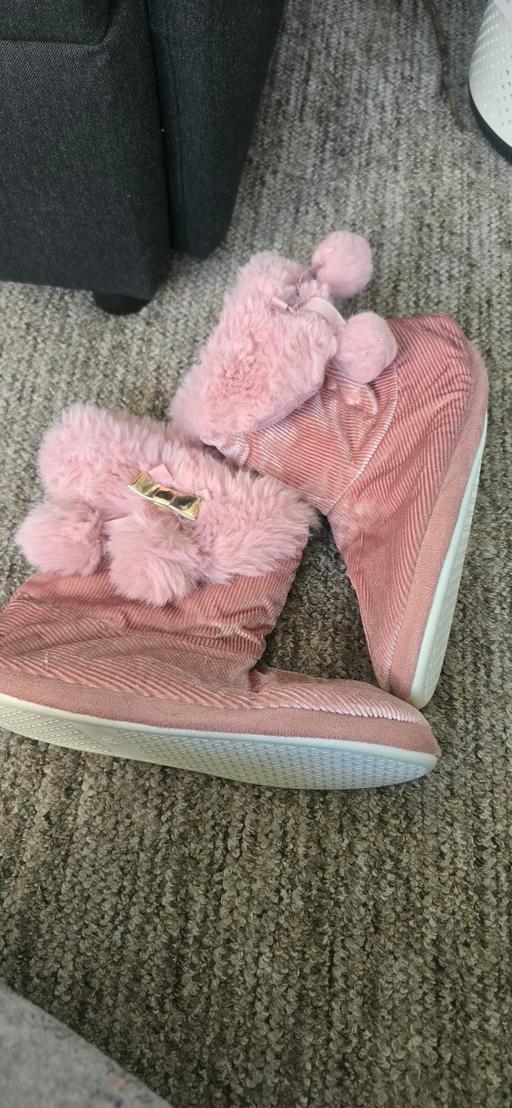 Buy & Sell East Acton West London - Photos for Slipper boots size 7/8