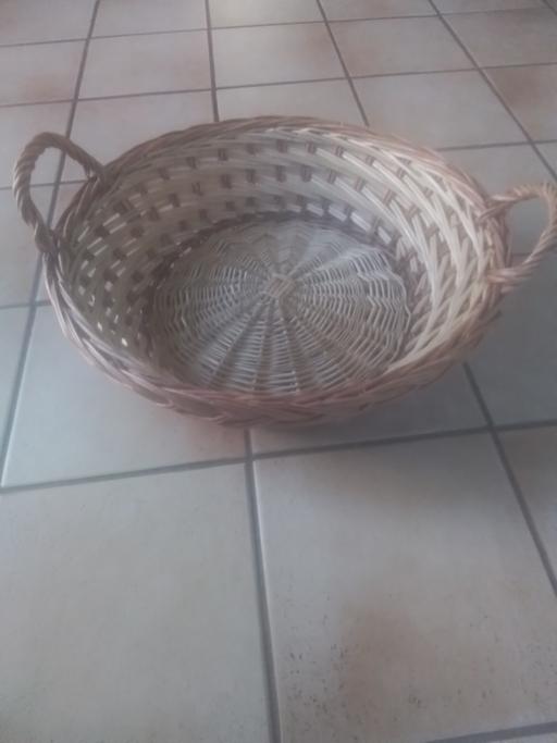 Buy & Sell Streetly Walsall - Photos for LARGE ROUND BASKET WITH HANDLES