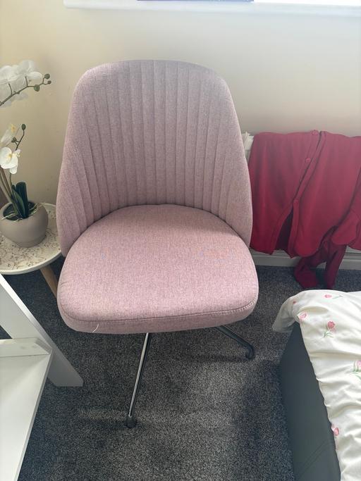 Buy & Sell Ardsley Barnsley - Photos for Pink dressing table/ desk chair