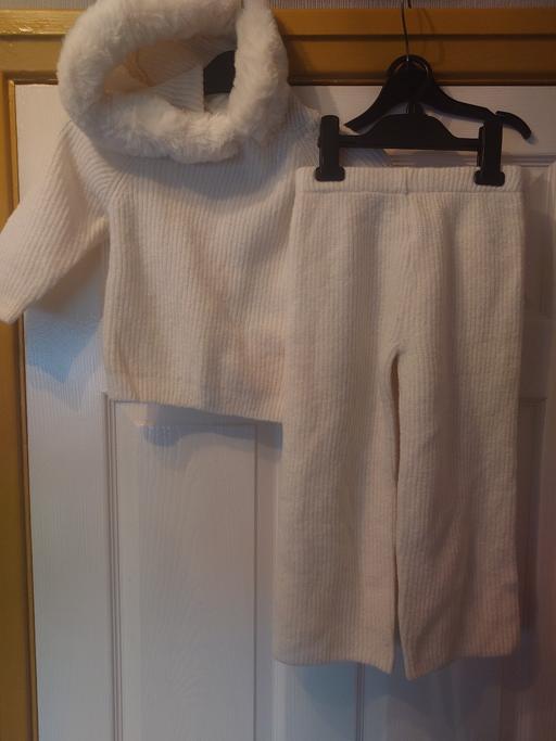 Buy & Sell Woodthorpe Charnwood - Photos for Girls 2 piece cream set size 3-4 years