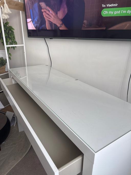 Buy & Sell Chingford East London - Photos for Glass top dressing table