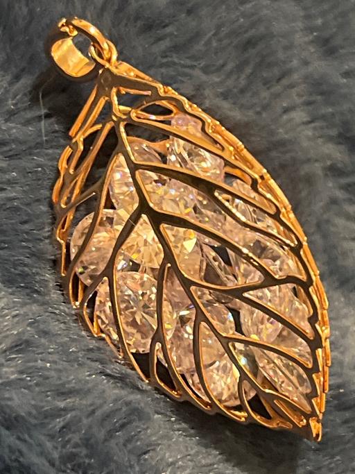 Buy & Sell Ovingdean Brighton - Photos for Beautiful leaf pendant with crystals
