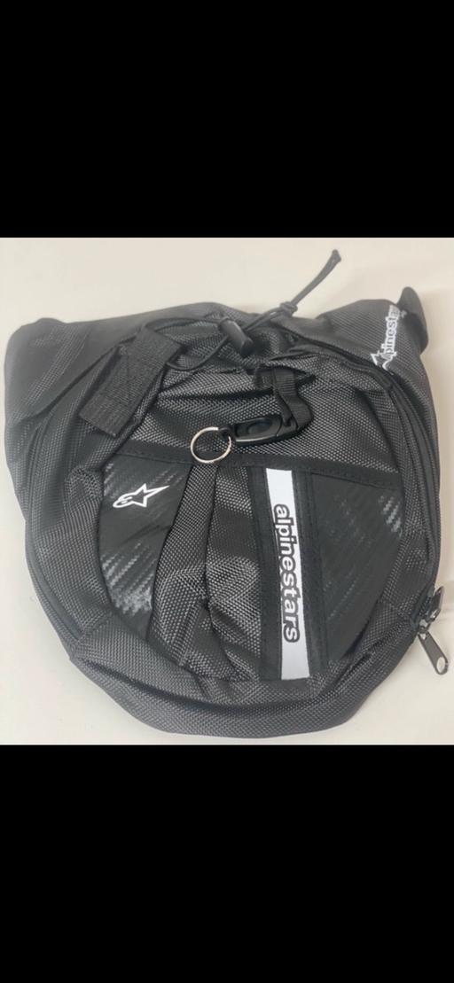 Vehicles Barbican Central London - Photos for Alpinestars bag