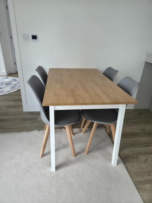 Buy & Sell Newport Uttlesford - Photos for Dining Table with 4 Grey Chairs