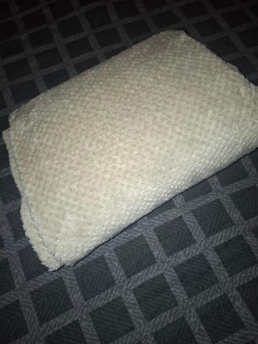Buy & Sell Dodworth Barnsley - Photos for cream fleece blanket
