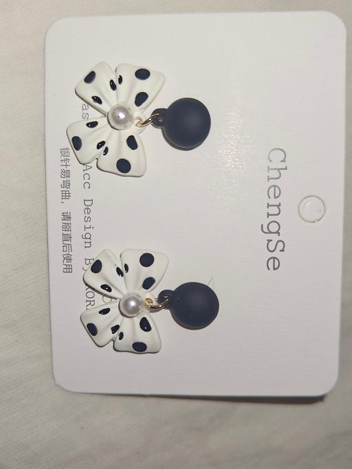 Buy & Sell Lewisham South East London - Photos for Black/White Polka Dot Flower & Pearl