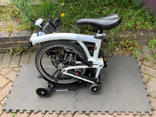 Buy & Sell Reigate Reigate and Banstead - Photos for Brompton Electric Folding Commuter Bike