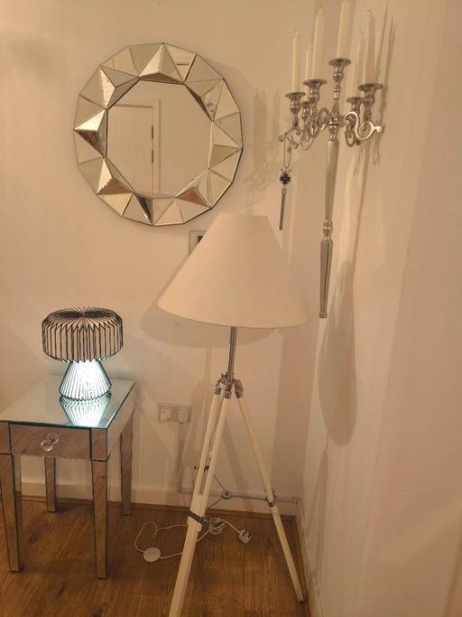 Buy & Sell St Luke`s Central London - Photos for Modern White & Chrome Tripod Floor Lamp