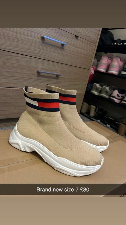 Buy & Sell West Bromwich Sandwell - Photos for Size 7 Tommy Hilfiger