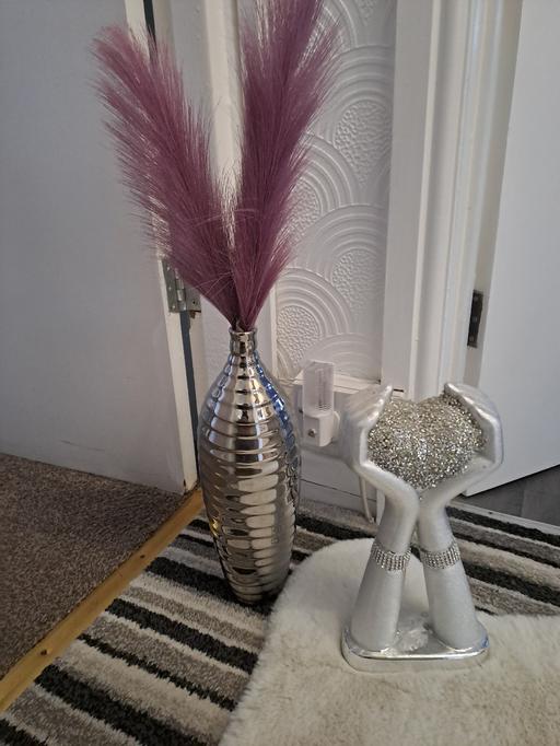 Buy & Sell Gleadless Valley Sheffield - Photos for vase and ornament bundle