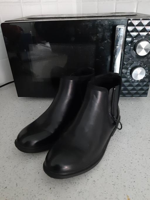 Buy & Sell South Hylton Sunderland - Photos for bargain size 6