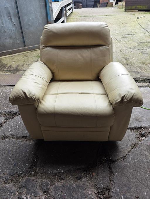 Buy & Sell Birmingham New Street Birmingham - Photos for scs leather electric recliner chair