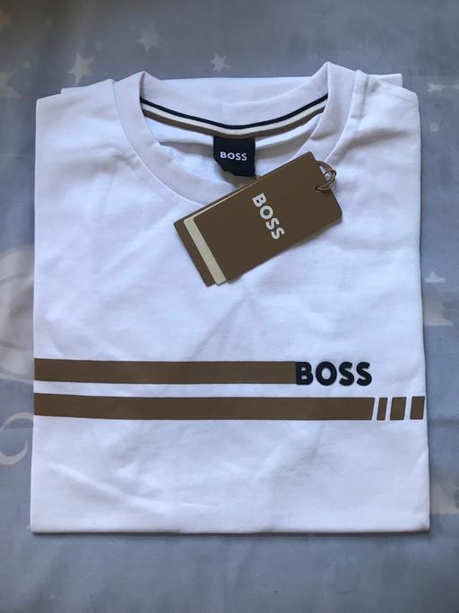 Buy & Sell Colindale North West London - Photos for Mans Boss T-shirt white Gold cotton Size XL
