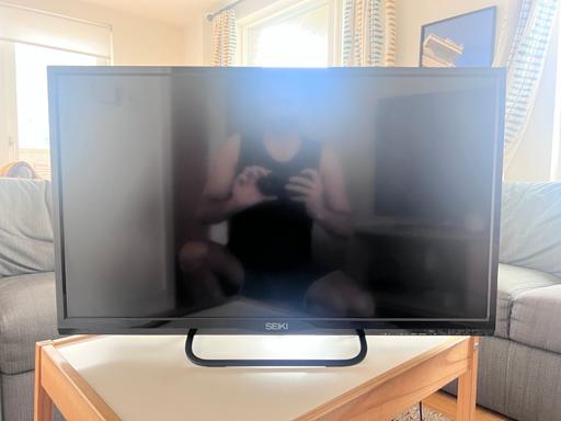 Buy & Sell Walworth South East London - Photos for SEIKI 32” flatscreen TV with remote