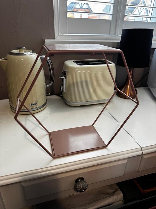 Buy & Sell Edgbaston Birmingham - Photos for Pink hexagonal shelving unit