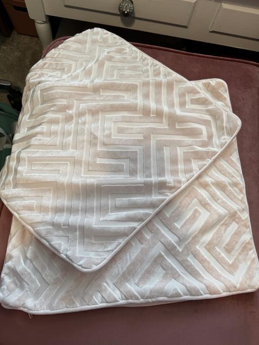 Buy & Sell Smethwick Sandwell - Photos for 2 baby pink cushion covers