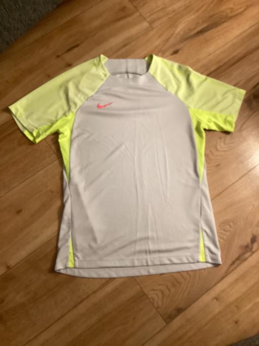 Buy & Sell Shotton Colliery County Durham - Photos for Men’s dri fit top size medium 